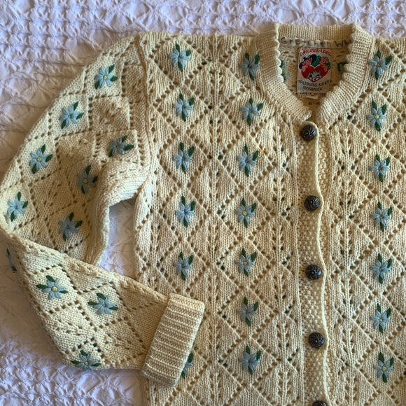Vintage Original Lanz Salzburg Knit Child’s Floral Embroidered Cardigan - Picture 4 of 16
